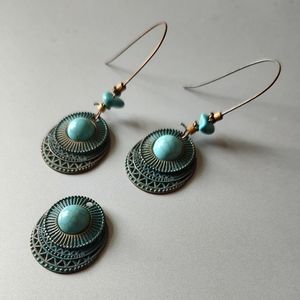 No Brand Crafters Set of Earrings and Bracelet.